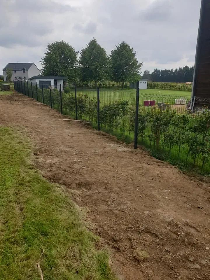 Terrassement pour piscine et annexe à Bertrix
